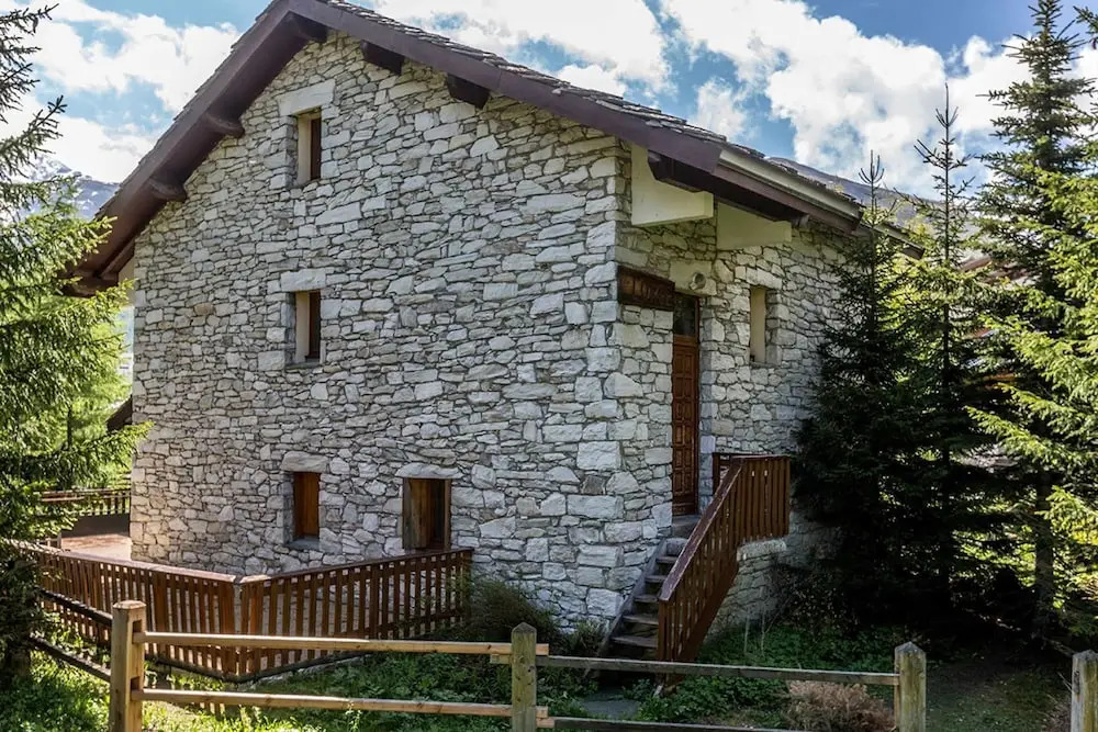 CHORE - Appartement de 80 m² dans un chalet. Centre Val d'Isère.