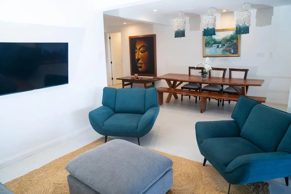 4BR Seafront Villa in Boscobel Direct Sea Access Coastal Living