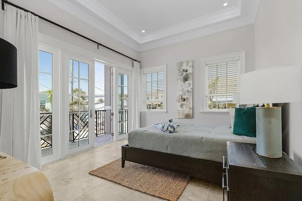 260 Coastal Luxe Retreat: 5bd/4.5ba, Pool & Spa, Water Views 5 Bedroom Home