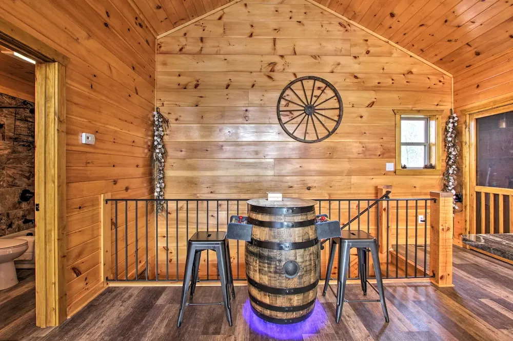 Smoky Mtn Log Cabin w/ Hot Tub & Panoramic Views!