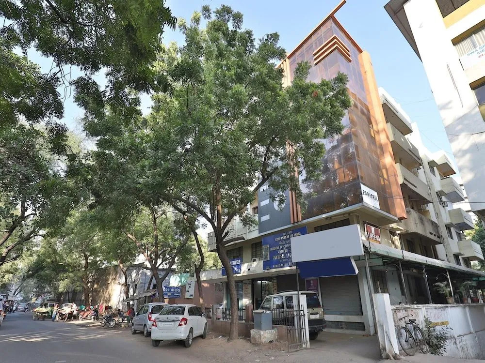 OYO Flagship 711 Hotel Crystal