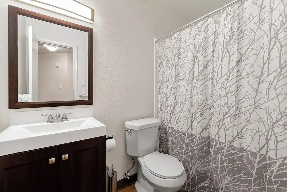 Orchard Flats Perfect Group Stay w/ Yard and BBQ
