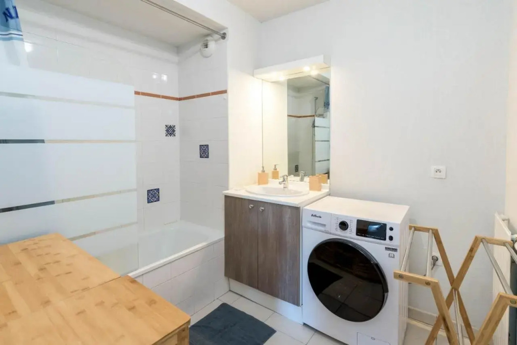 La Loge du Minotaure, Parking Et Bureaux