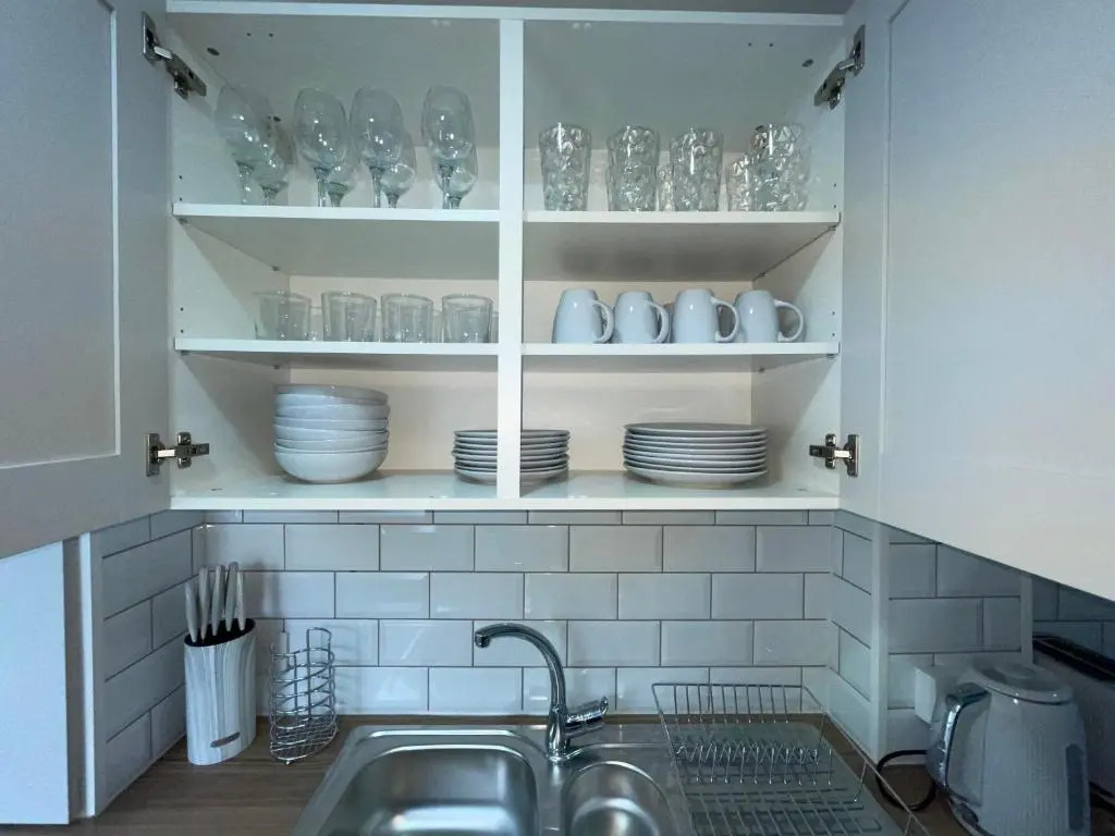 Birmingham Contractor House sleeps 8 Private Garden near M6 Motorway Business Wi-FI and Netflix