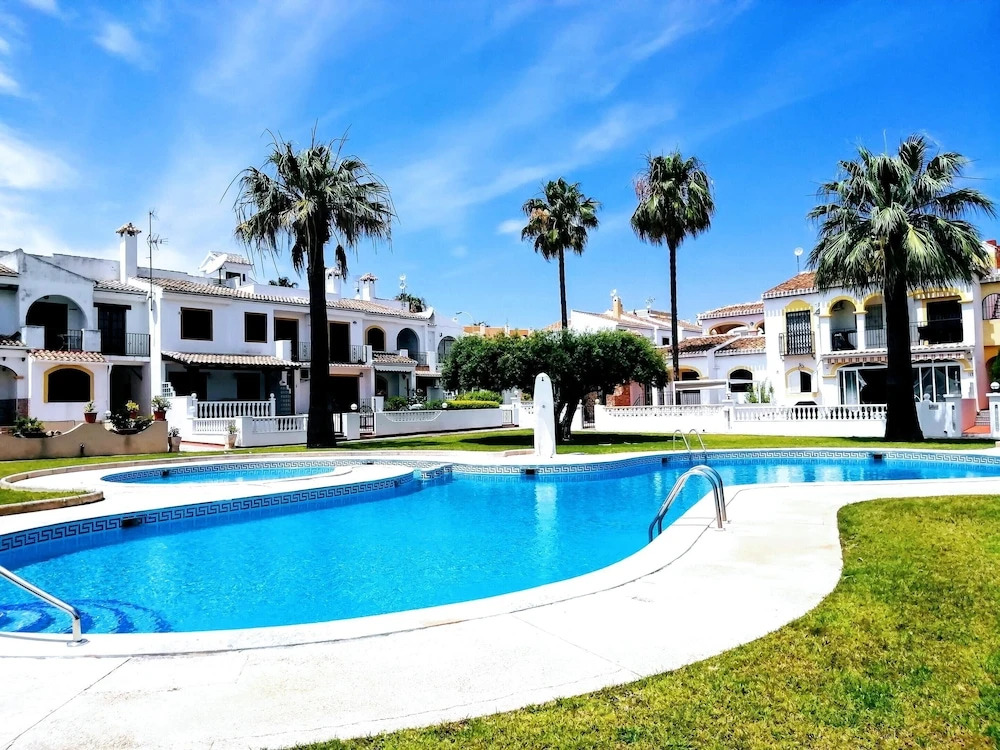 House with 2 Bedrooms in Torrevieja, with Shared Pool, Enclosed Garden And Wifi - 500 M From the Beach