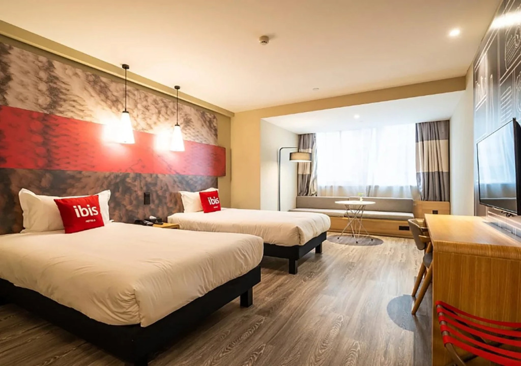 ibis Luoyang Baolong Square Hotel
