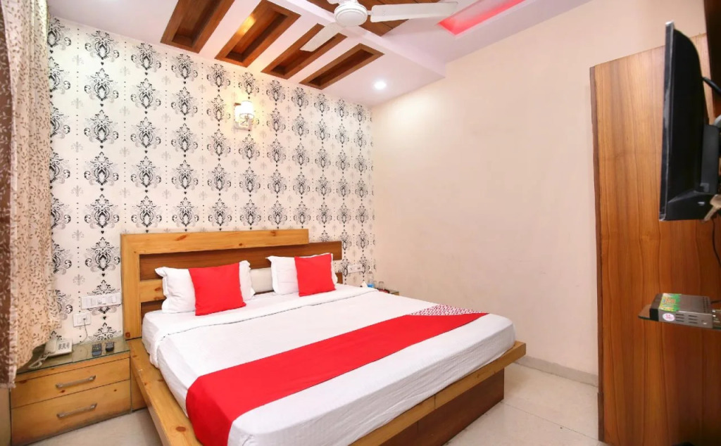 Hotel GST Grand Plaza