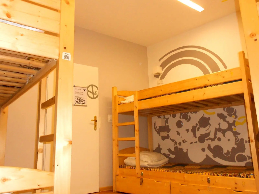 Greg&Tom City Hostel