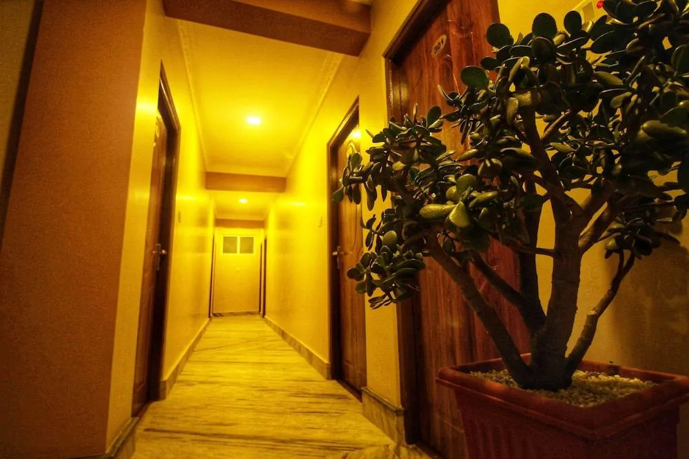 Himalayan Sherpa INN