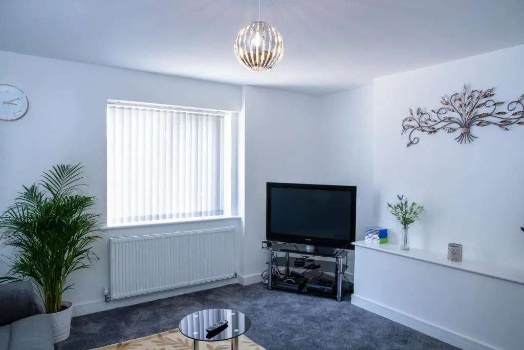 Fantastic Large House with Private Parking