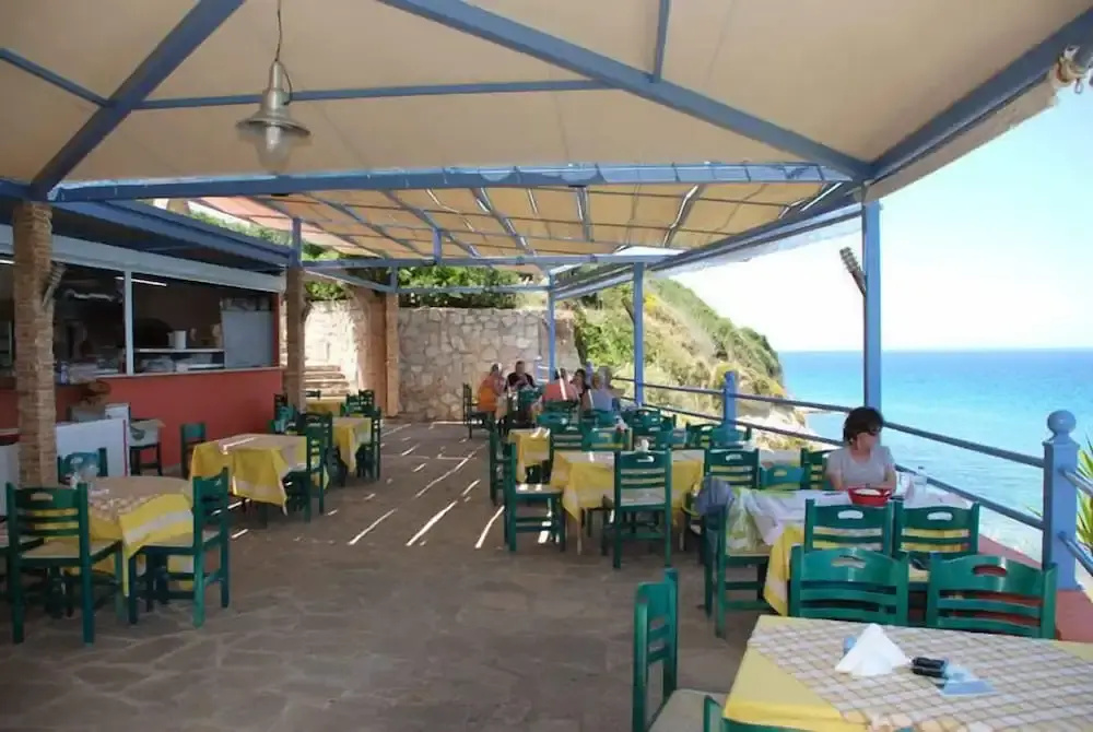Aithrio Hotel