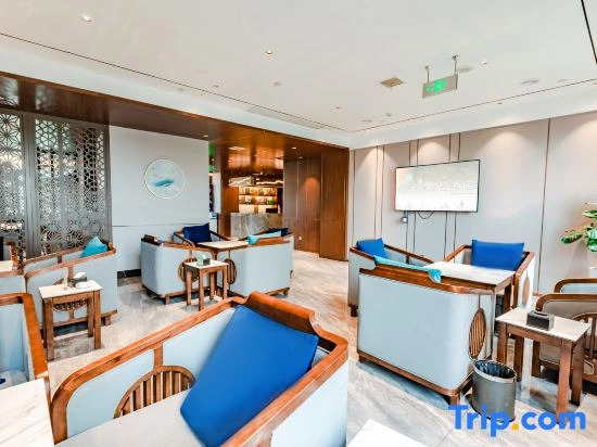 Xinyi Hotel (Neijiang High-Speed Railway North Station Normal College)