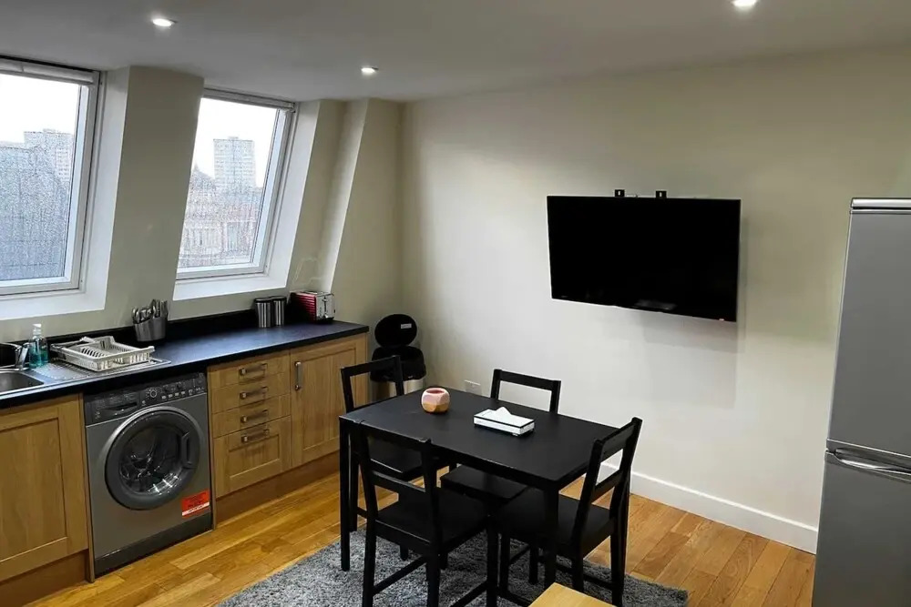 Cosy 3 Bedroom Apartment Next to the Emirates