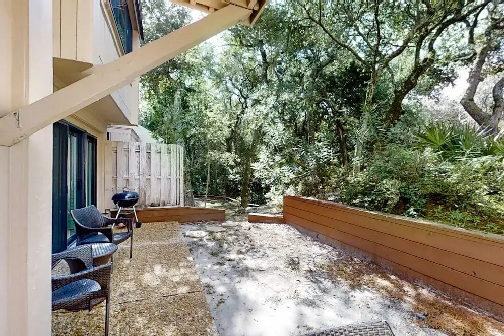 2-story Condo With On-site Pool, Private Patio, & W/D - Near Beach/golf
