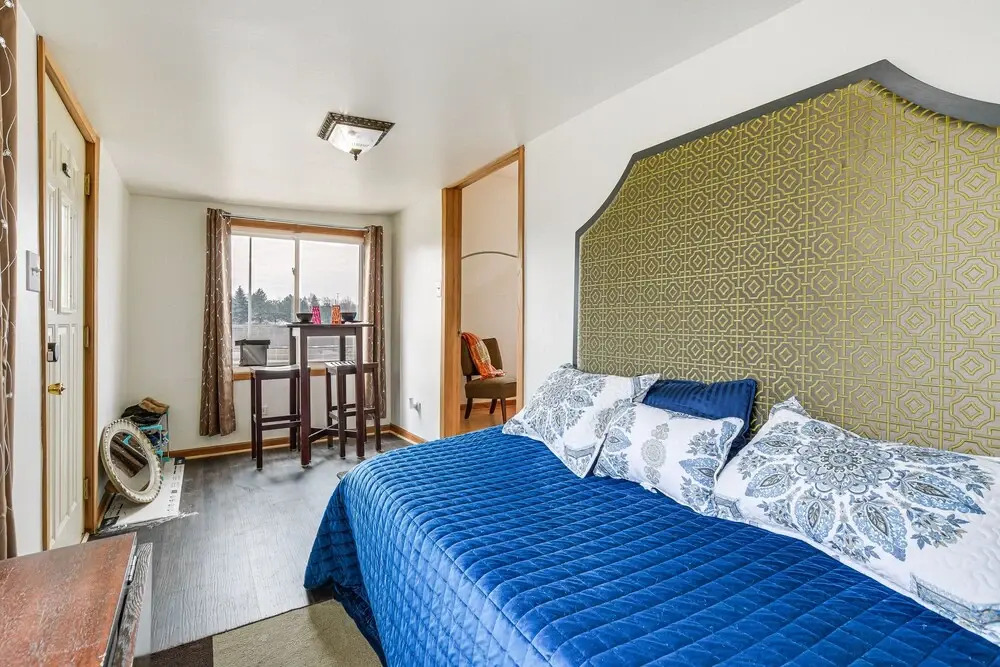 Pet Friendly: 8 Mi to Chicago - Fenced Backyard!