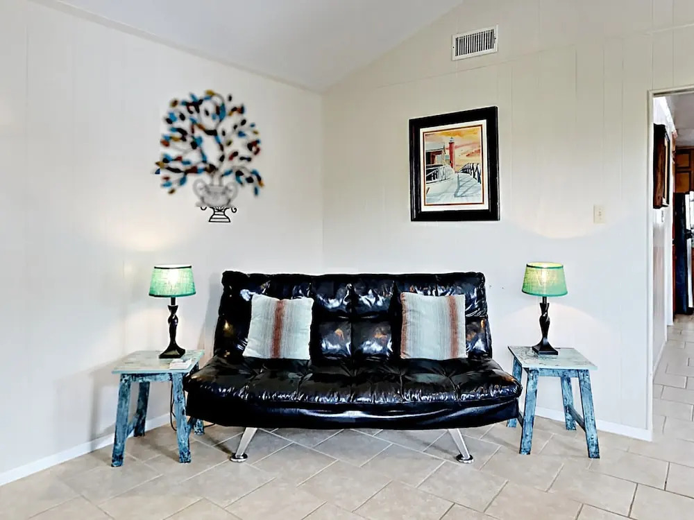 Loki Upper - One Bedroom Bungalow