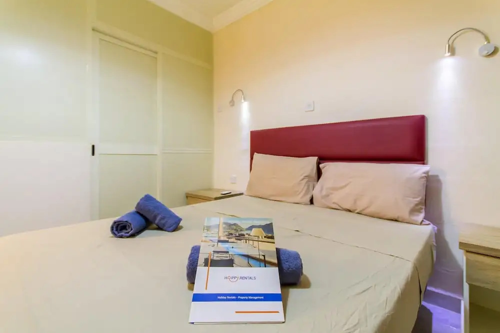 Pool and Sea, charming Merill Apart 3