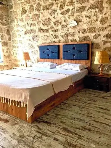 +4 Stone House