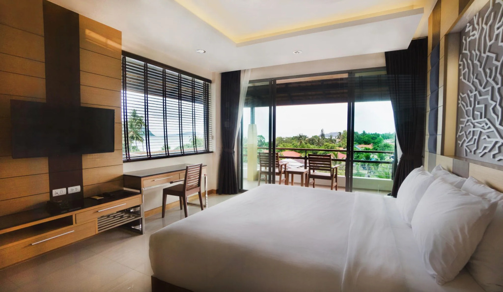 Aqua Resort Phuket - Near Beach and Chalong Pier