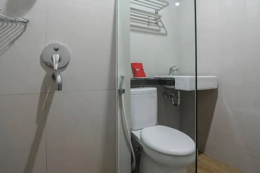 RedDoorz Syariah near Taman Wisata Matahari