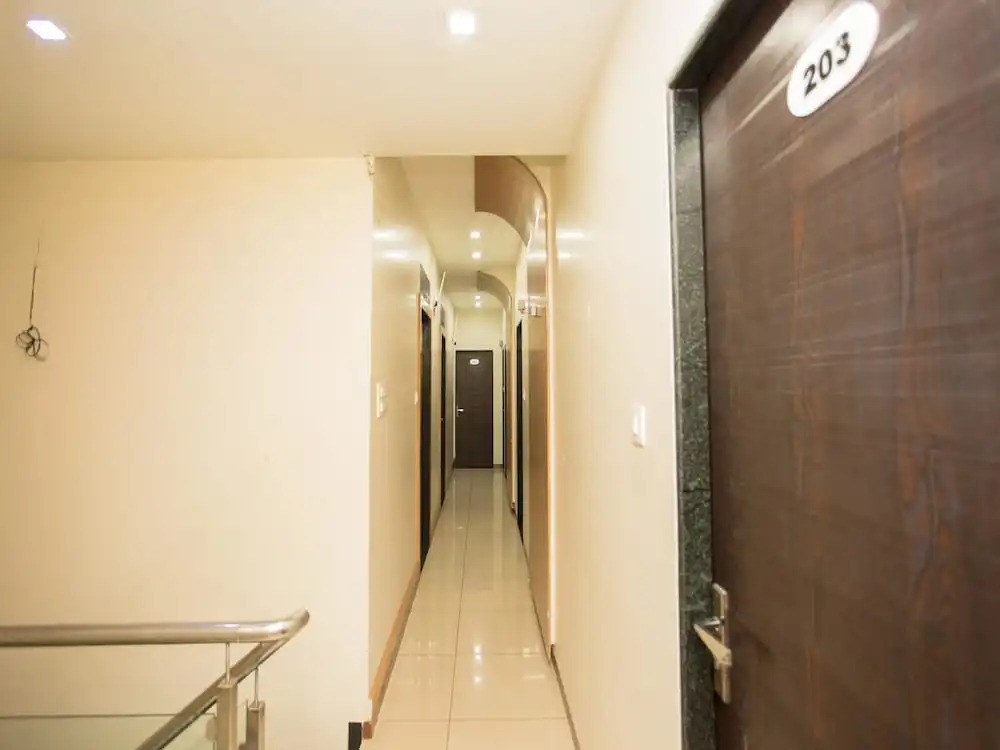 Oyo 7148 Adore Inn