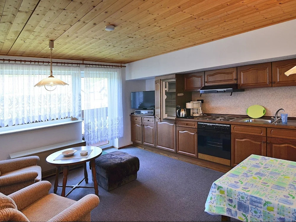 Quaint Apartment With Balcony, Garden, Bbq, Bicycles
