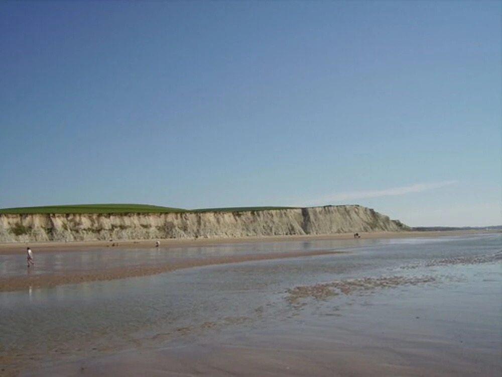 Stunning Holiday Home in Escalles near Sea