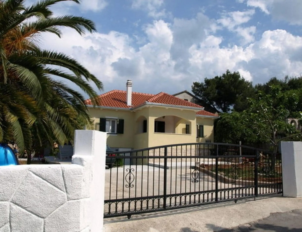 Marina - 50m From the Beach - A2