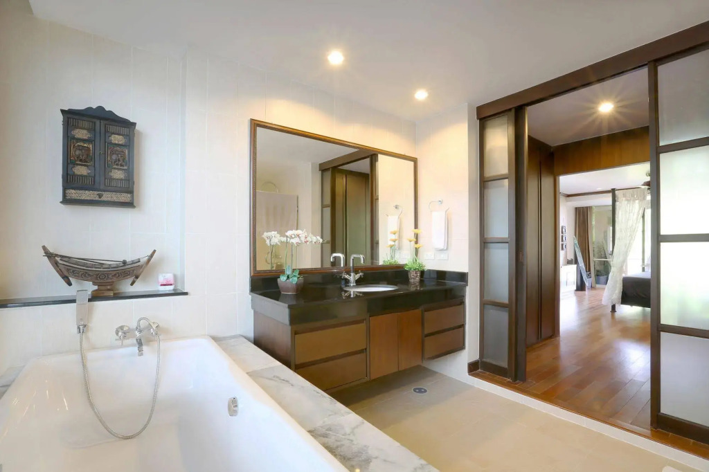 Karon View Royal Lotus