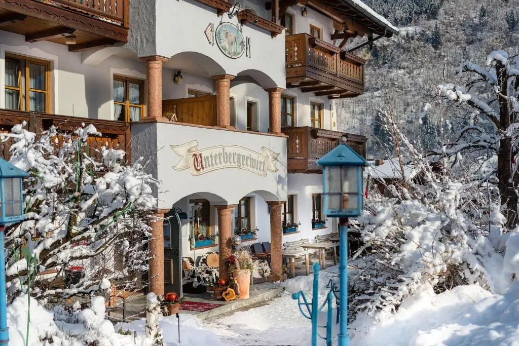 Bauernhofhotel "die Unterbergerin" - Zimmer mit Frühstück und Ferienwohnungen in Gastein mit GRATIS Thermeneintritt