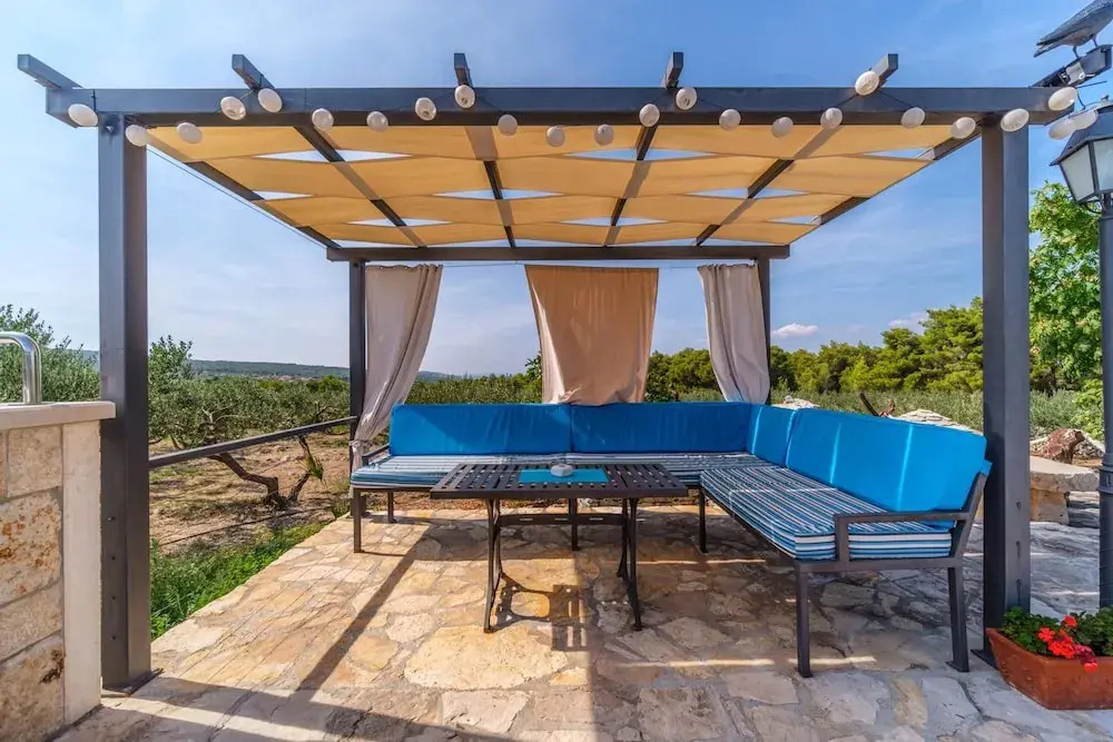 Holiday Home for up to 7 Pool Countryside by sea