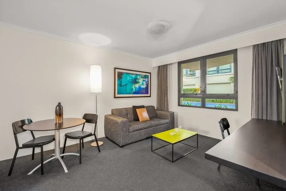 Contemporary 1-bed First Floor Unit With Pool