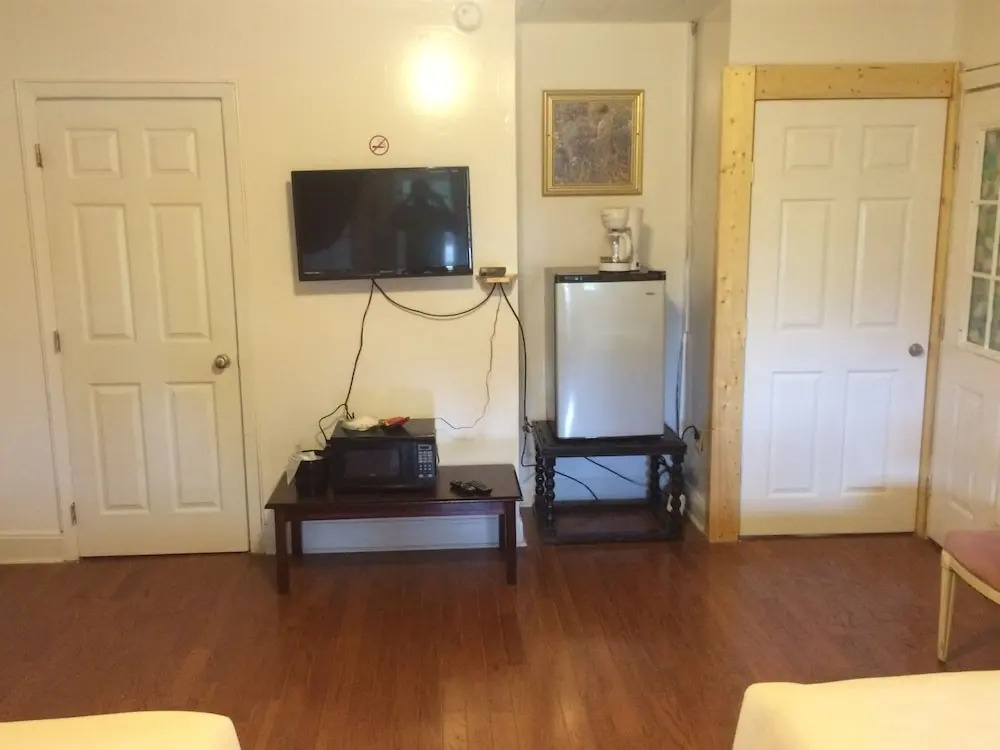Dixie Plaza Hotel