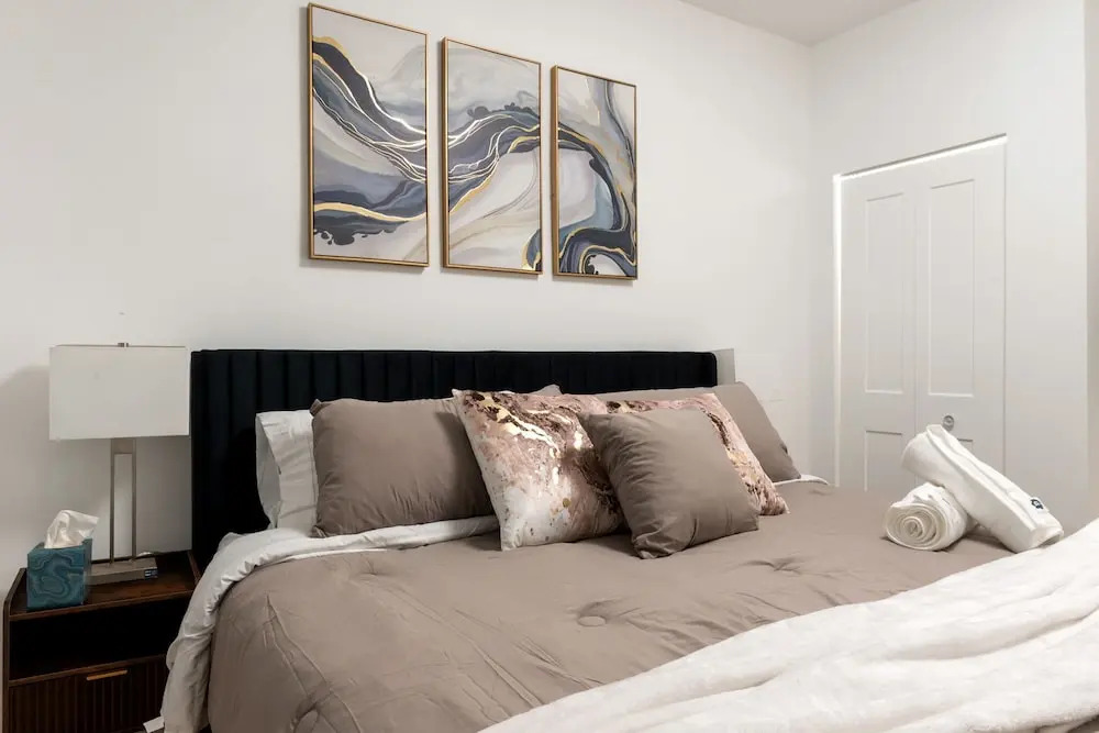 Lakeview 6bed 4bath by Wrigley Field