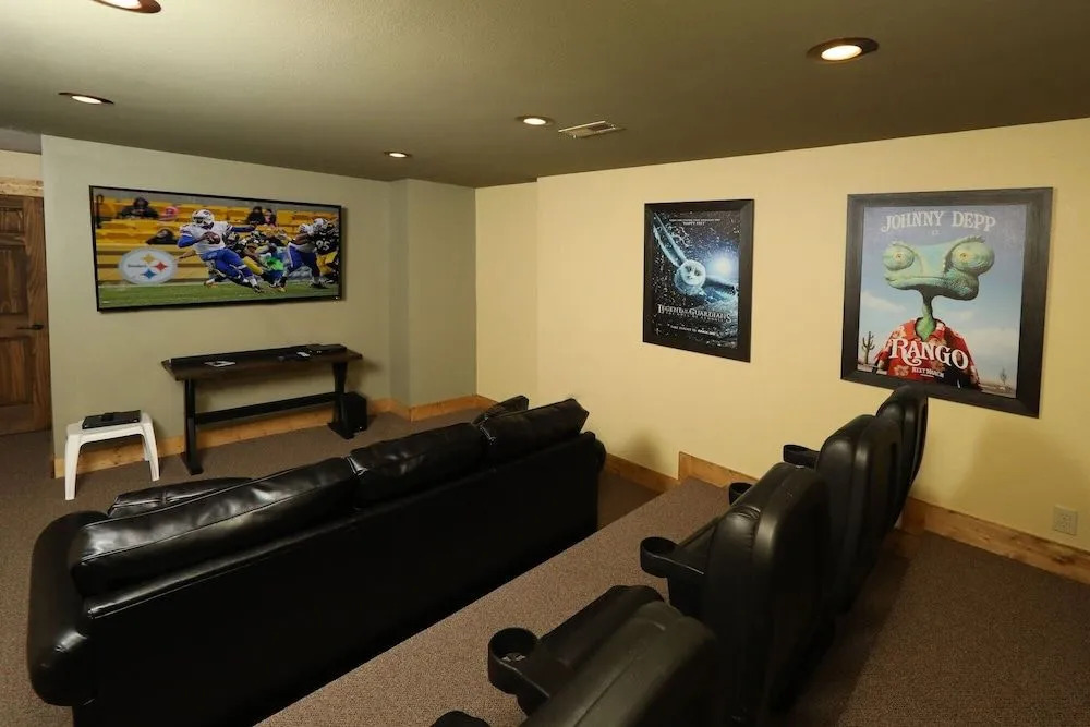 Hilltop Haven - Four Bedroom Chalet