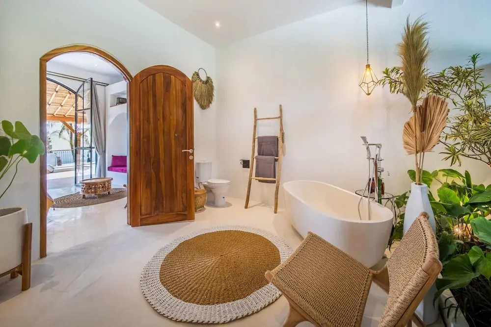 NEW ! Stunning 4BR Jungle View Villa in Lovina