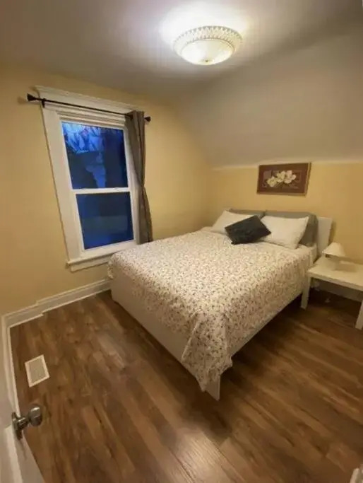 Falls Family House 5 Min walk to Casino Falls all Attractions!!