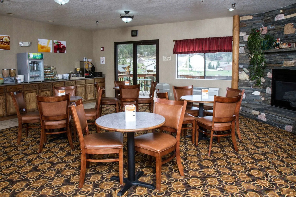 EverSpring Inn & Suites