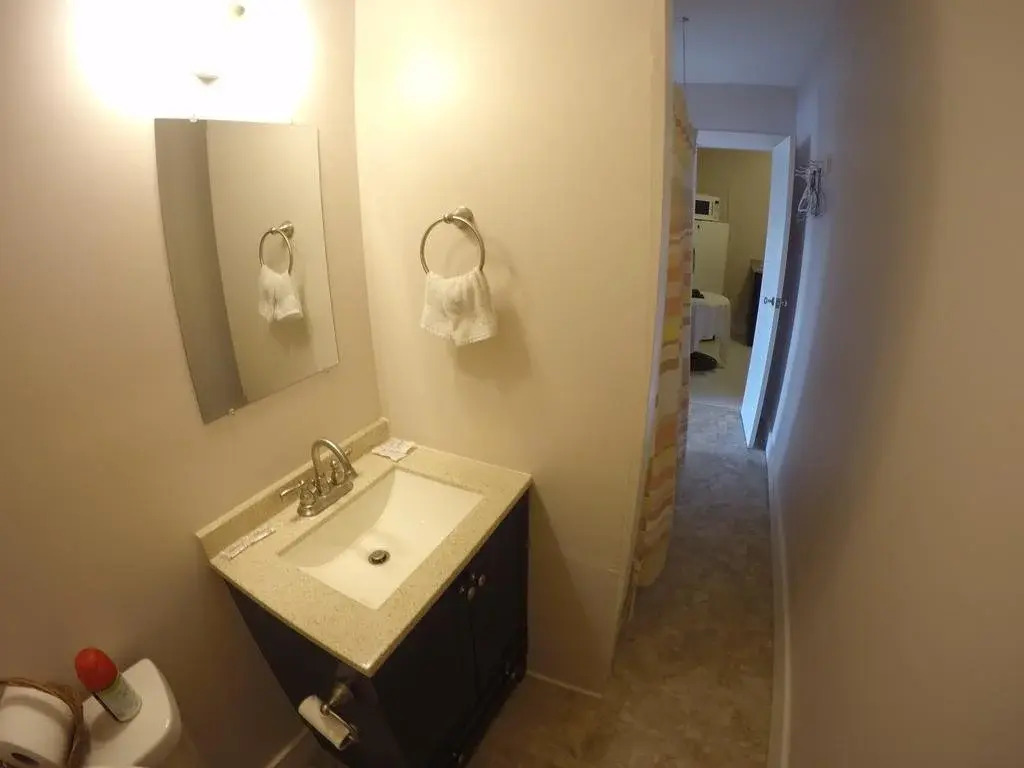 Admirals Quay Motel & Suites