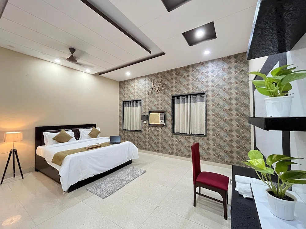 GoBravo 11 6BHK Farm with Pool Sohna Road Gurgaon