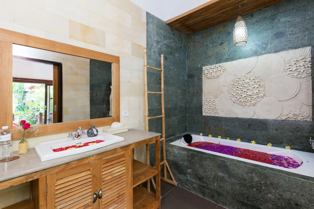 Одноместный полулюкс в Meruhdani Boutique Hotel Ubud