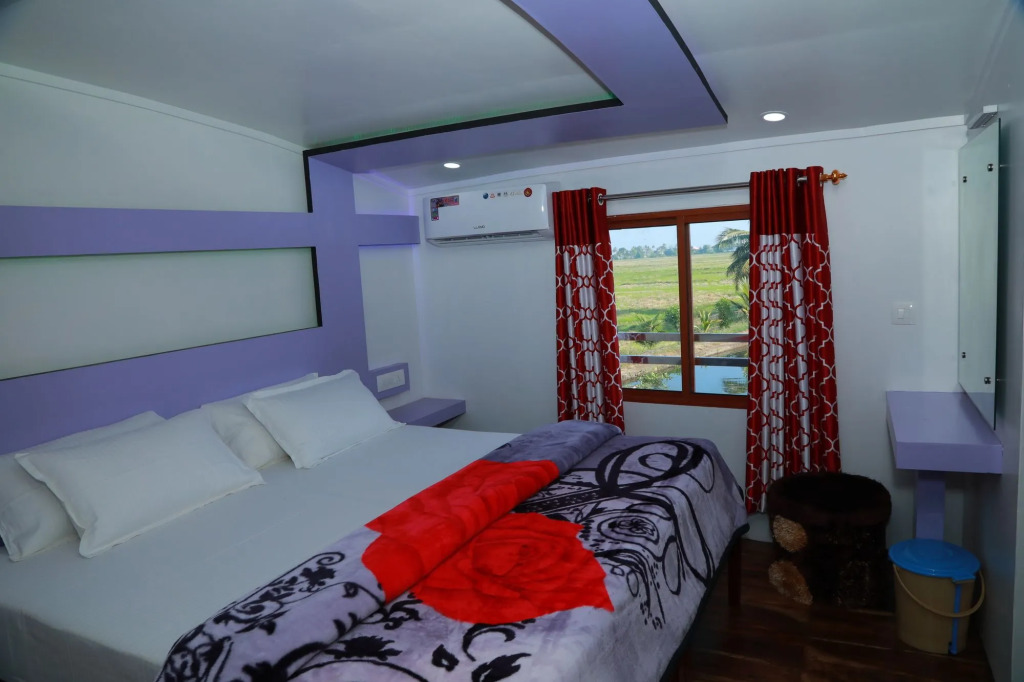 Beach Paradise Day Cruise Houseboat
