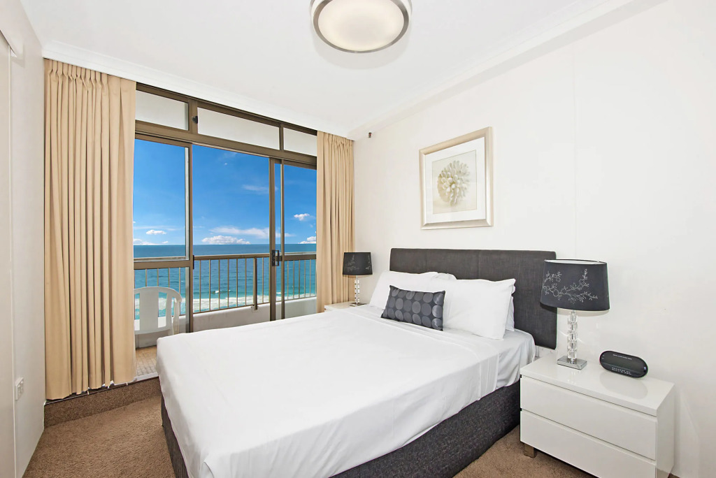 Surfers International Apartments