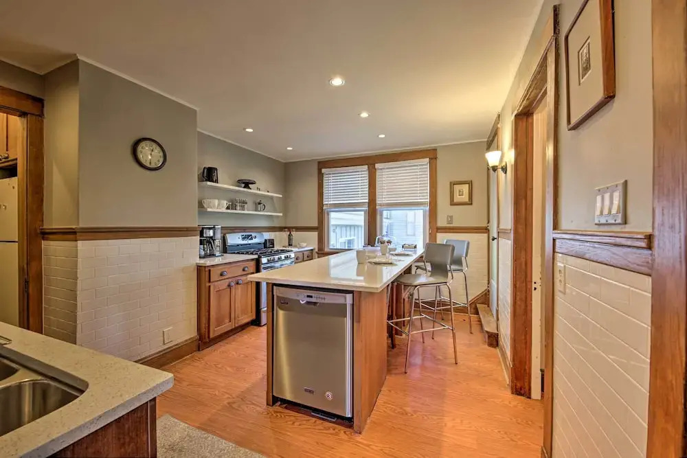 Pet-friendly Sheboygan Home, 1 Mi to Lake Michigan