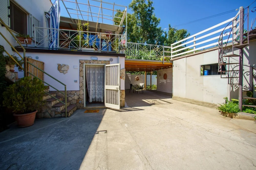 Casa La&Pe sul lungomare by Wonderful Italy