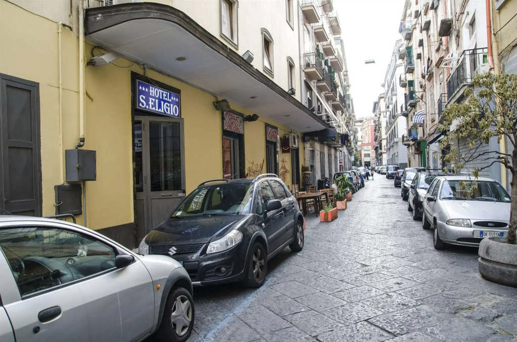 Backpacker Naples