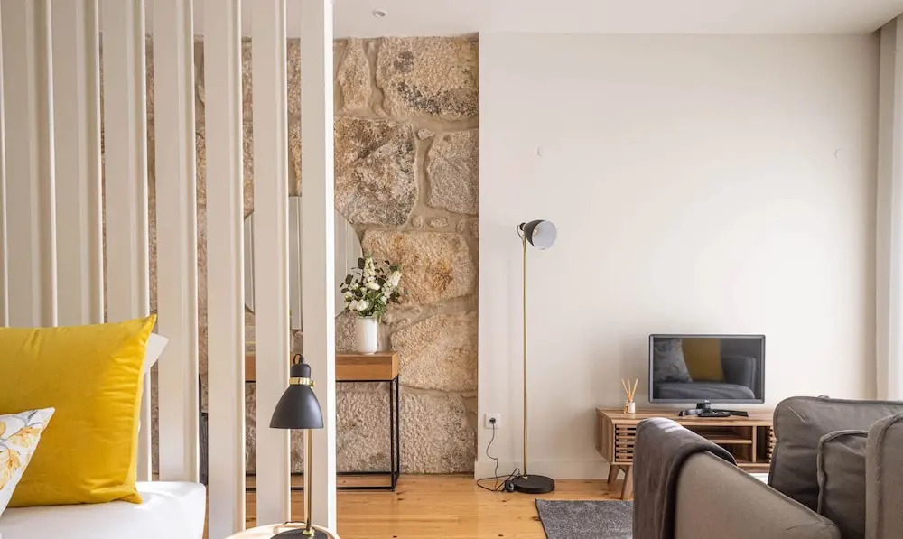 Bonja1 Light-filled Apartment w/ Balcony +AC