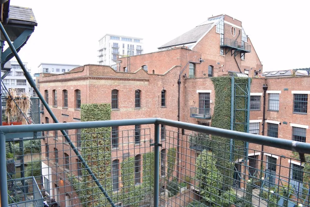 2 Bedroom Old Warehouse Near Canary Wharf