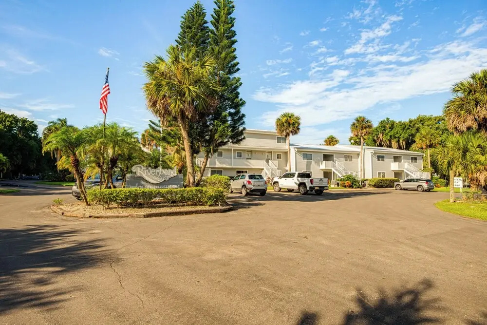 Quaint Welaka Getaway: Steps to St Johns River!