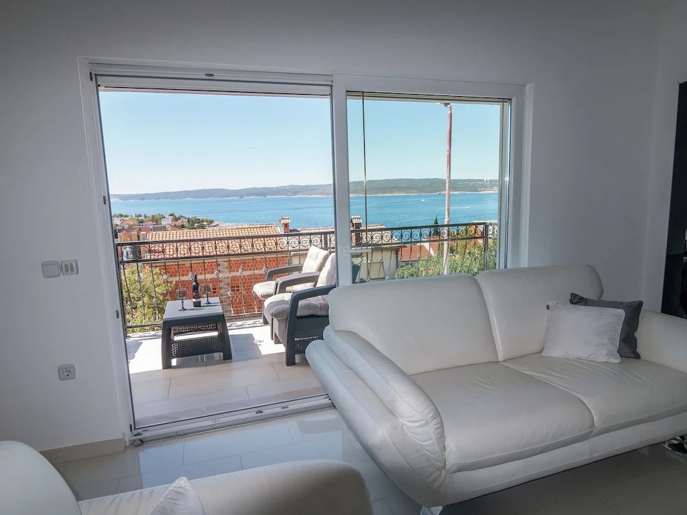 Beautiful Modern Apartment with Balcony And Stunning Sea View